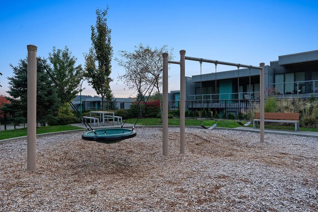 Swimming Pool Photo of 40 3596 Salal Drive, North Vancouver, BC