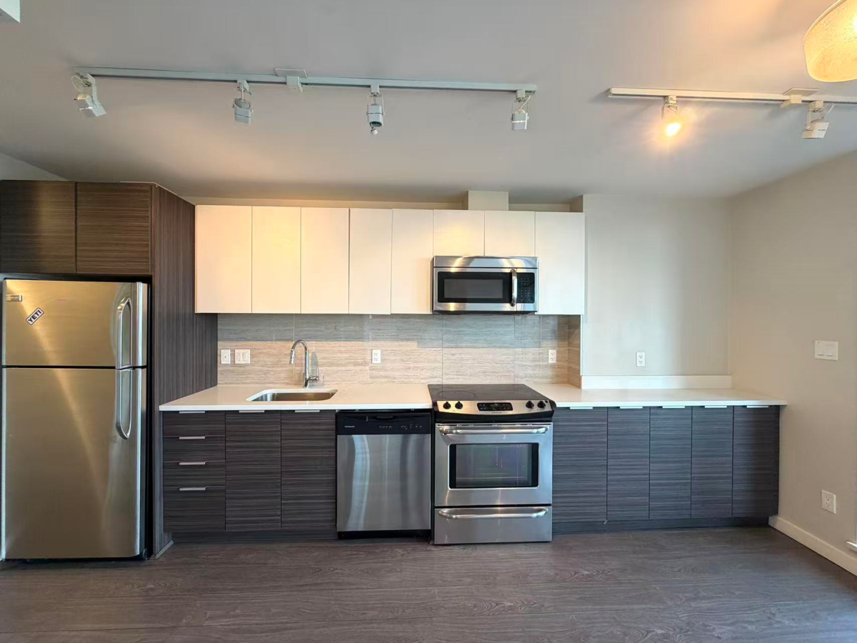 Family Room Photo of 1705 13303 Central Avenue, Surrey, BC