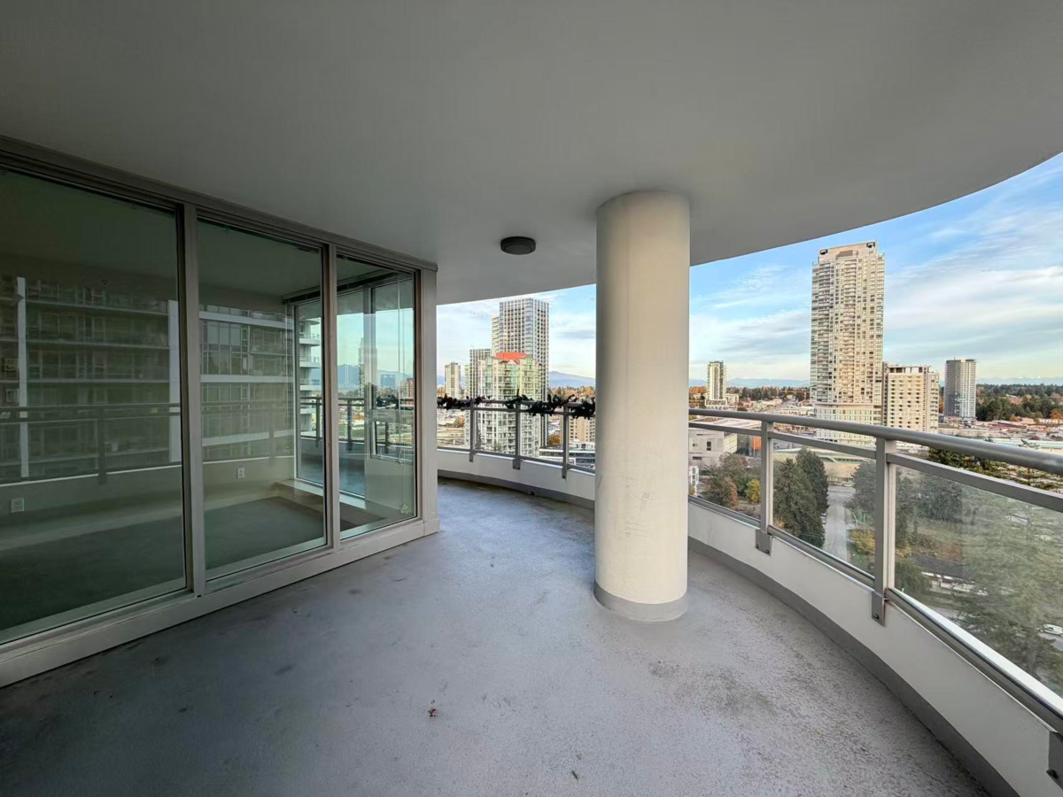 Hallway Photo of 1705 13303 Central Avenue, Surrey, BC