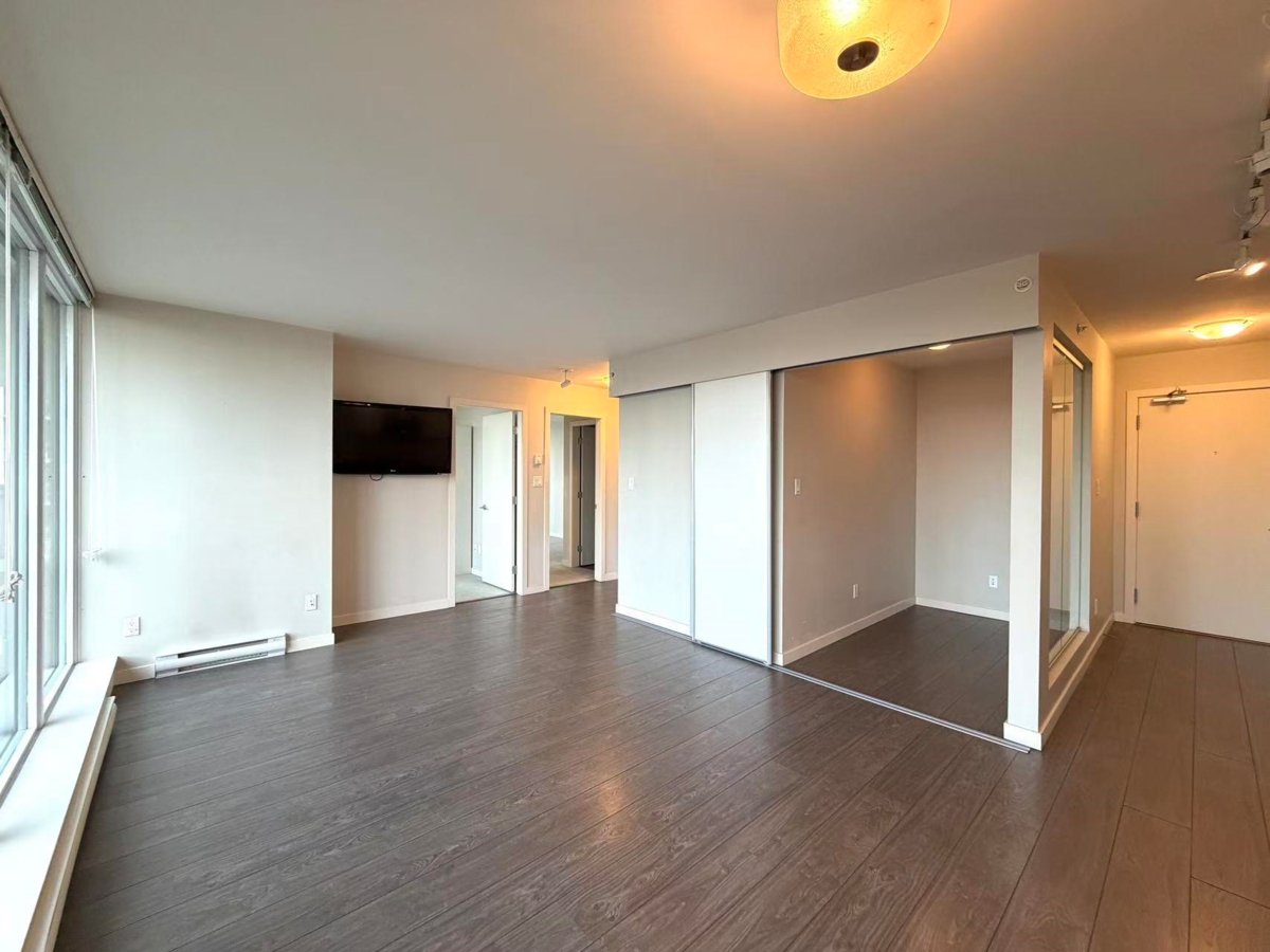Kitchen Island Photo of 1705 13303 Central Avenue, Surrey, BC