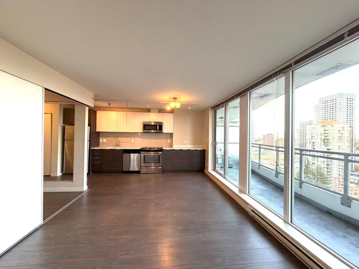 Kitchen Photo of 1705 13303 Central Avenue, Surrey, BC