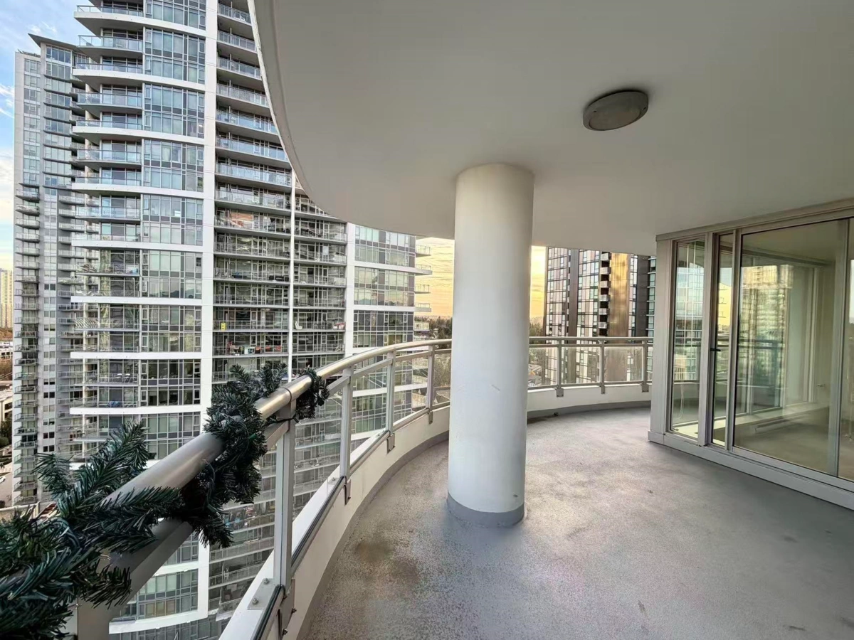 Laundry Room Photo of 1705 13303 Central Avenue, Surrey, BC