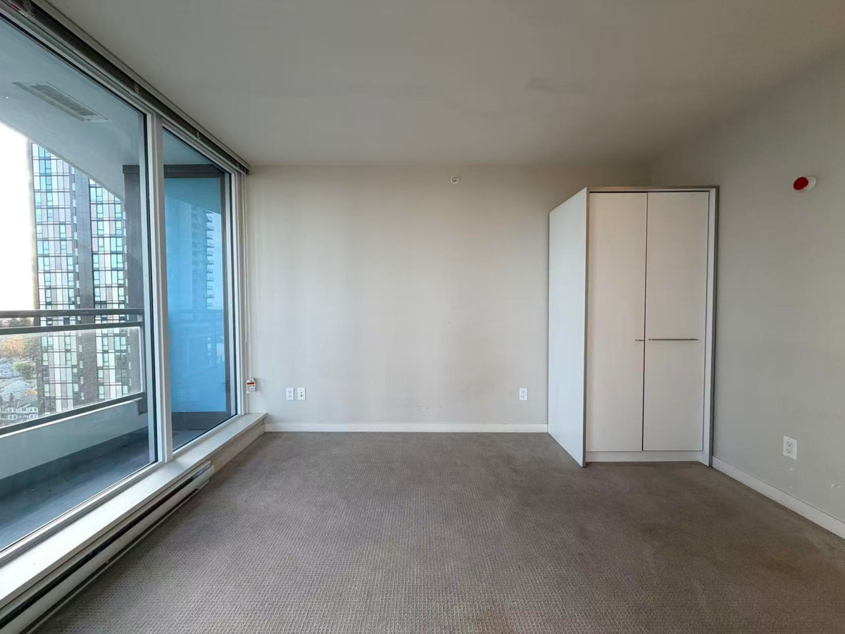 Primary Bathroom Photo of 1705 13303 Central Avenue, Surrey, BC