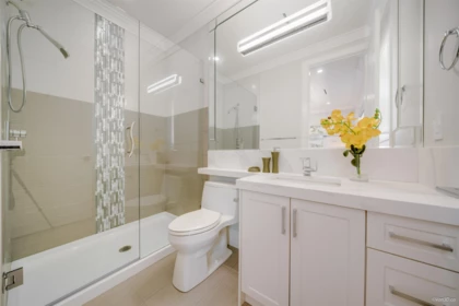 Hallway Photo of 4668 Mahood Drive, Richmond, BC
