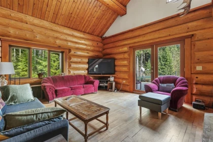Hallway Photo of 12585 Ainsworth Street, Mission, BC