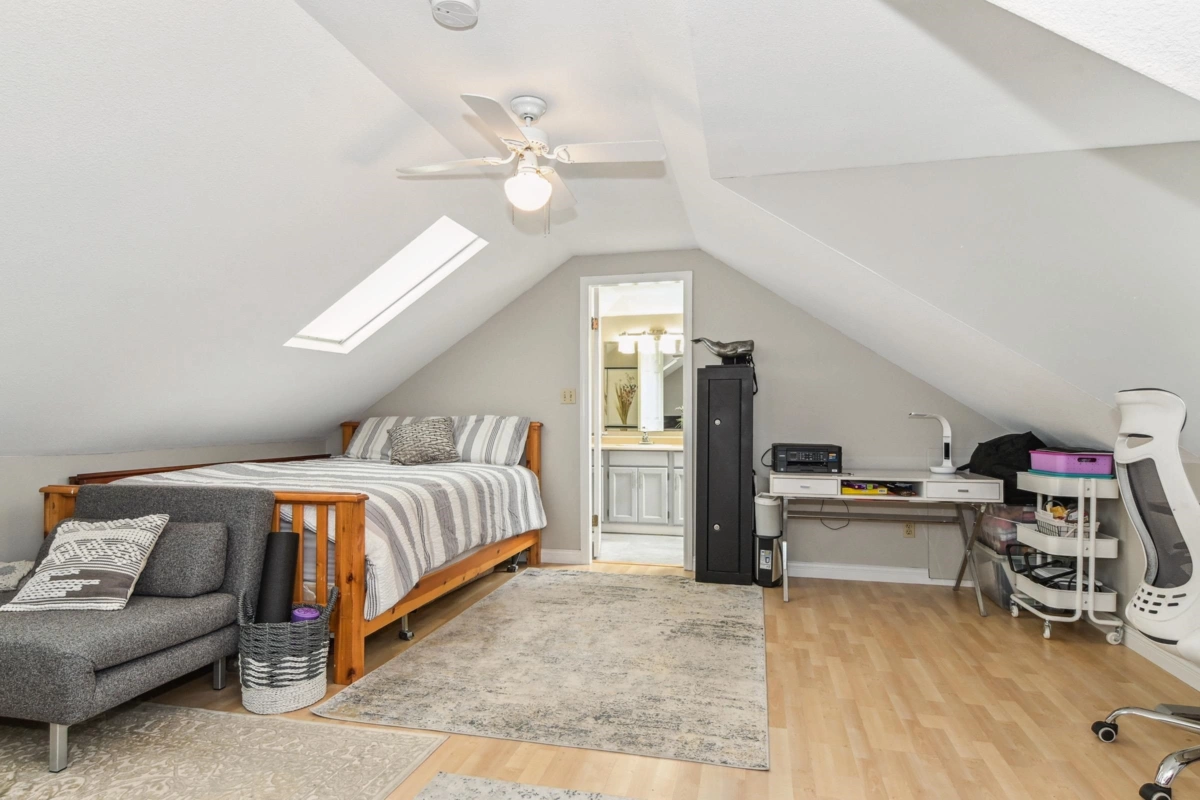 Basement Recreation Room Photo of 11450 207a Street, Maple Ridge, BC