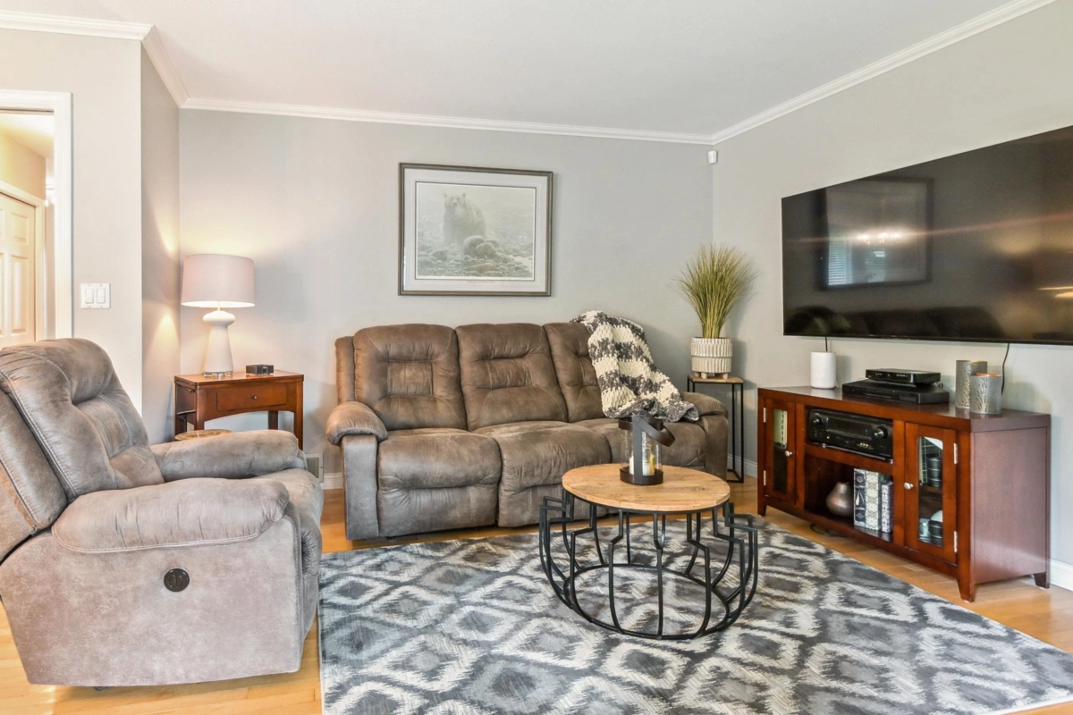 Breakfast Nook Photo of 11450 207a Street, Maple Ridge, BC