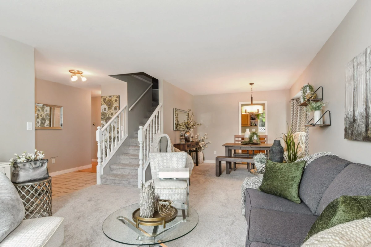 Dining Area Photo of 11450 207a Street, Maple Ridge, BC