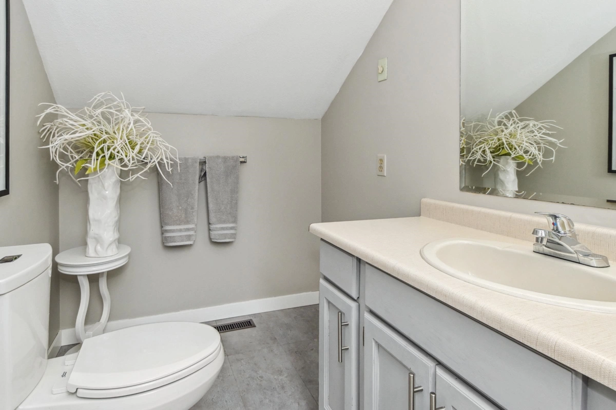 Entry Foyer Photo of 11450 207a Street, Maple Ridge, BC
