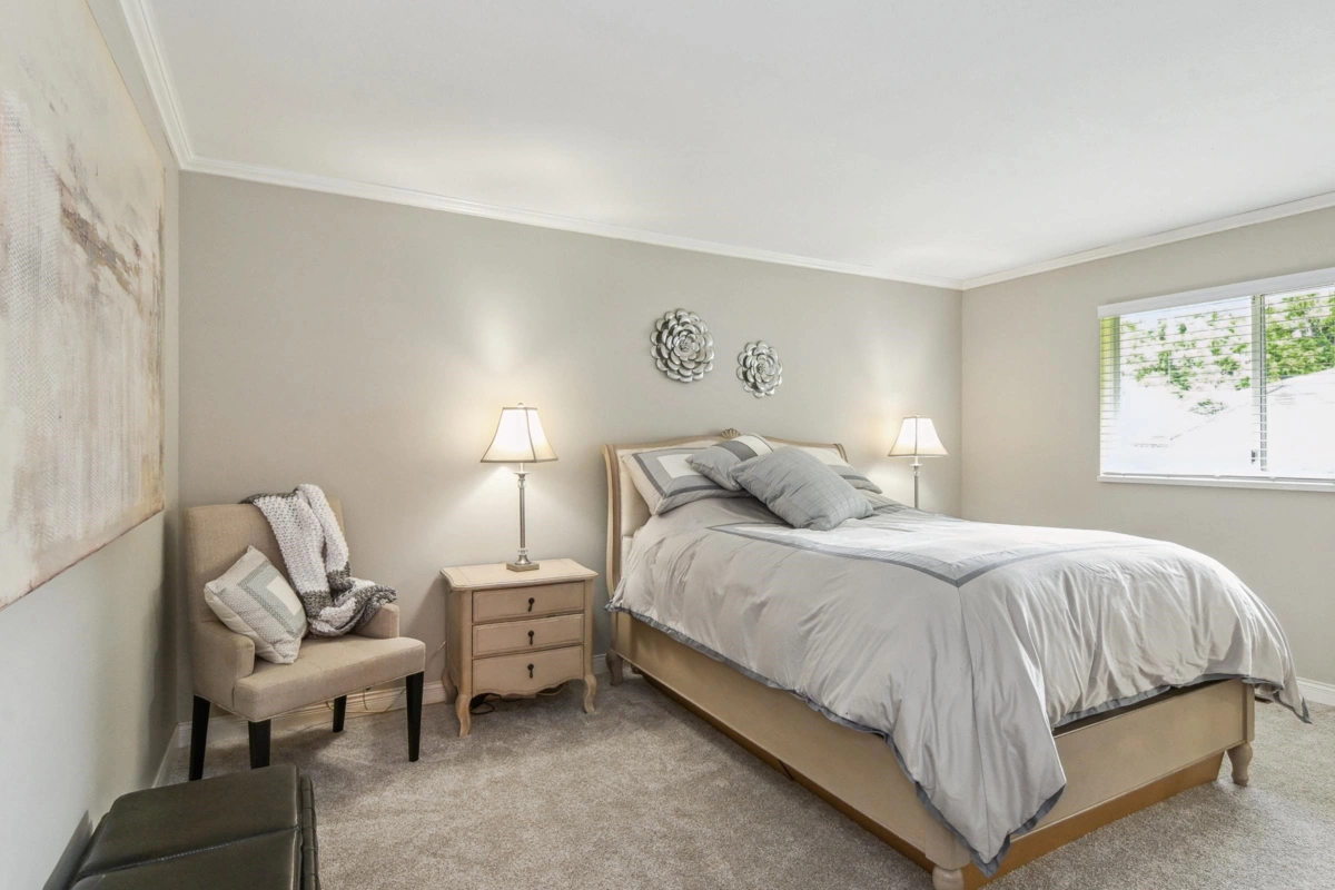 Guest Bathroom Photo of 11450 207a Street, Maple Ridge, BC