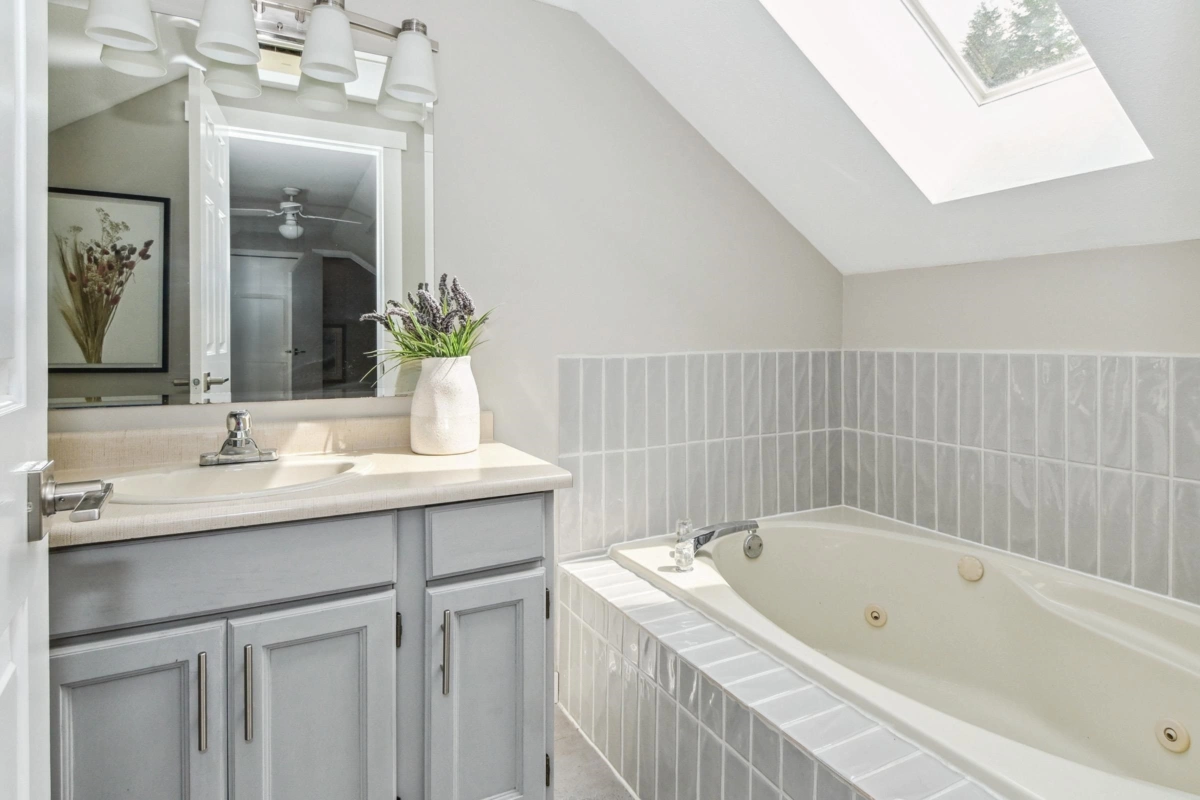 Mudroom Photo of 11450 207a Street, Maple Ridge, BC