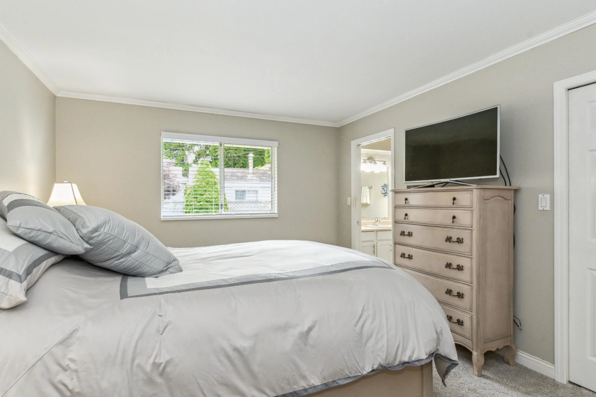 Powder Room Photo of 11450 207a Street, Maple Ridge, BC