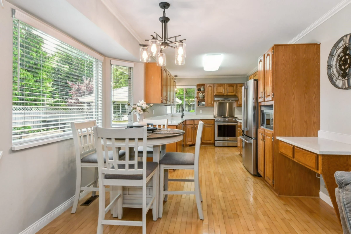 Walk-In Closet Photo of 11450 207a Street, Maple Ridge, BC