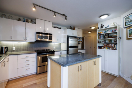 Kitchen Island Photo of 902 175 W 1st Street, North Vancouver, BC