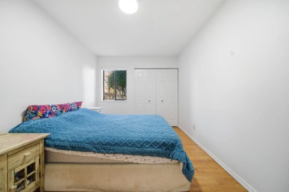 Bedroom 2 Photo of 104 15290 Thrift Avenue, White Rock, BC