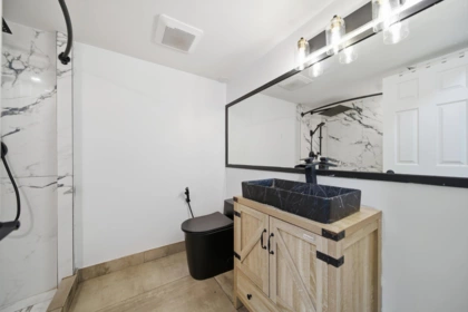 Primary Bedroom Photo of 104 15290 Thrift Avenue, White Rock, BC