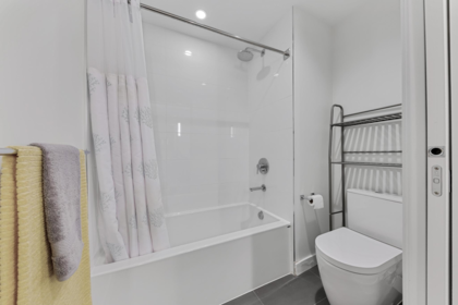 Guest Bathroom Photo of 4 1960 Glenaire Drive, North Vancouver, BC