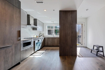 Kitchen Photo of 4 1960 Glenaire Drive, North Vancouver, BC