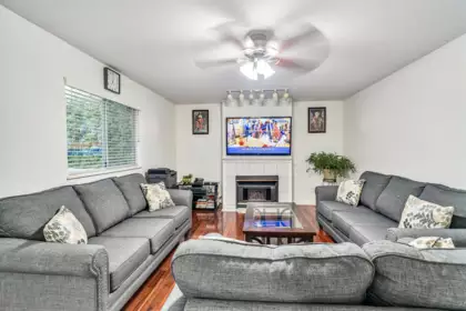 Kitchen Island Photo of 8662 141b Street, Surrey, BC