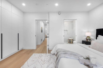 Hallway Photo of 1 4885 Moss Street, Vancouver, BC