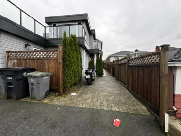 Entry Foyer Photo of 3429 Dundas Street, Vancouver, BC