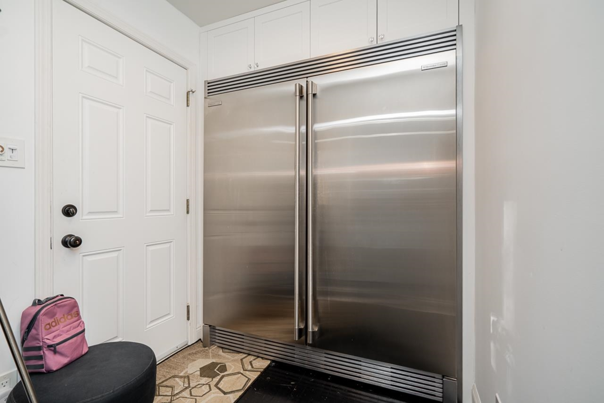 Basement Recreation Room Photo of 1561 Chestnut Street, White Rock, BC