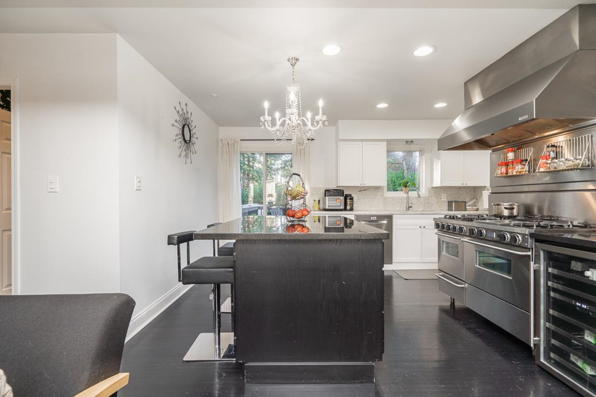 Breakfast Nook Photo of 1561 Chestnut Street, White Rock, BC