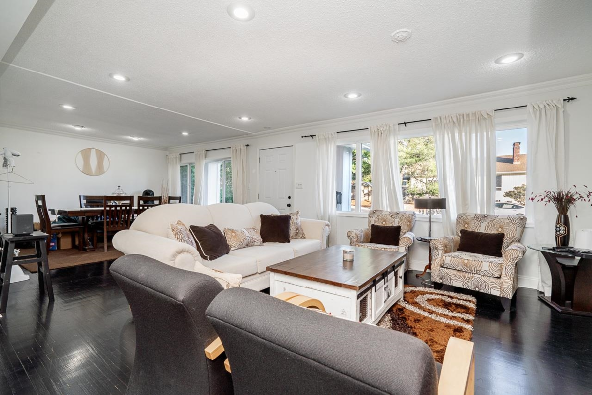 Dining Area Photo of 1561 Chestnut Street, White Rock, BC
