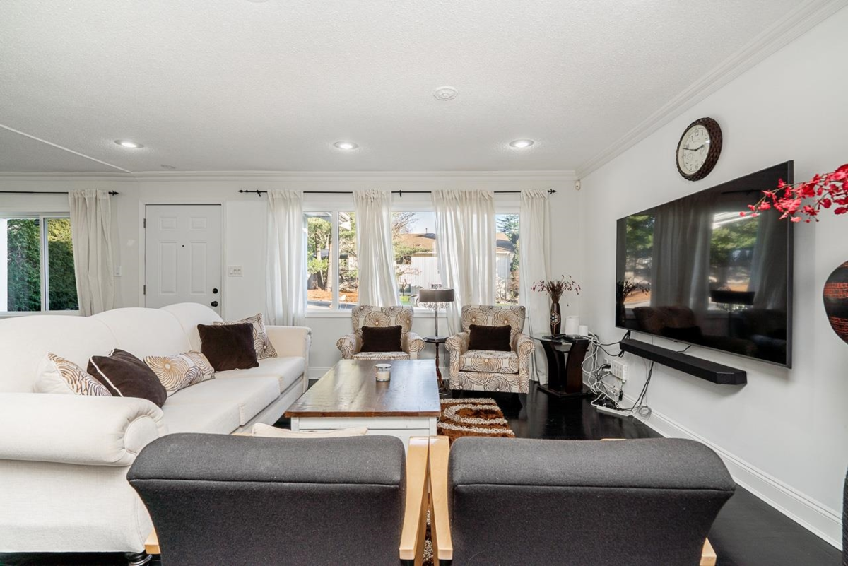 Family Room Photo of 1561 Chestnut Street, White Rock, BC