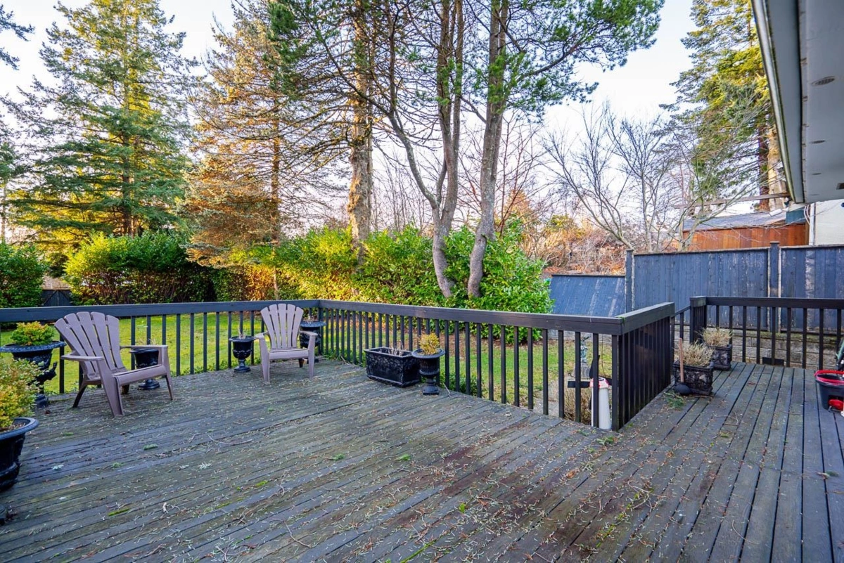 Hallway Photo of 1561 Chestnut Street, White Rock, BC