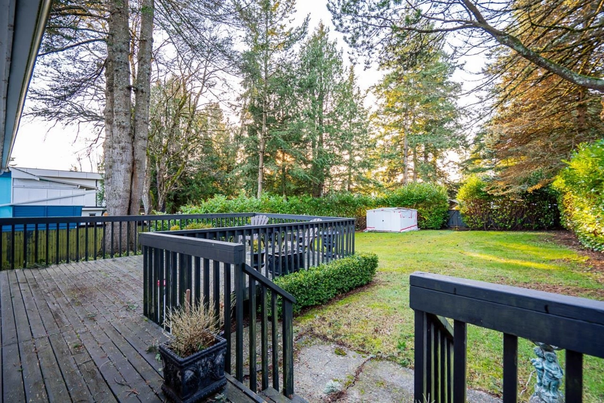 Staircase Photo of 1561 Chestnut Street, White Rock, BC