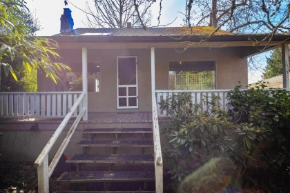 Family Room Photo of 445 W Queens Road, North Vancouver, BC