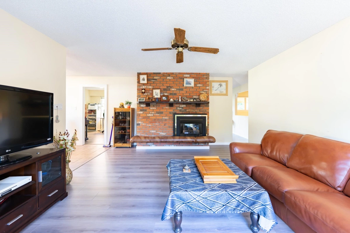Powder Room Photo of 2075 Rufus Drive, North Vancouver, BC