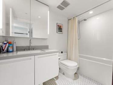 Guest Bathroom Photo of 1207 188 Keefer Street, Vancouver, BC