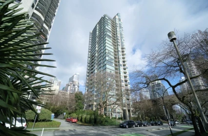 Hallway Photo of 806 1005 Beach Avenue, Vancouver, BC