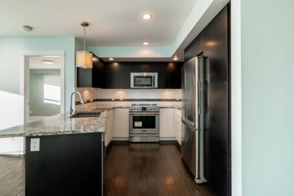 Kitchen Photo of 603 14955 Victoria Avenue, White Rock, BC