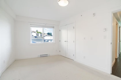 Powder Room Photo of 603 14955 Victoria Avenue, White Rock, BC