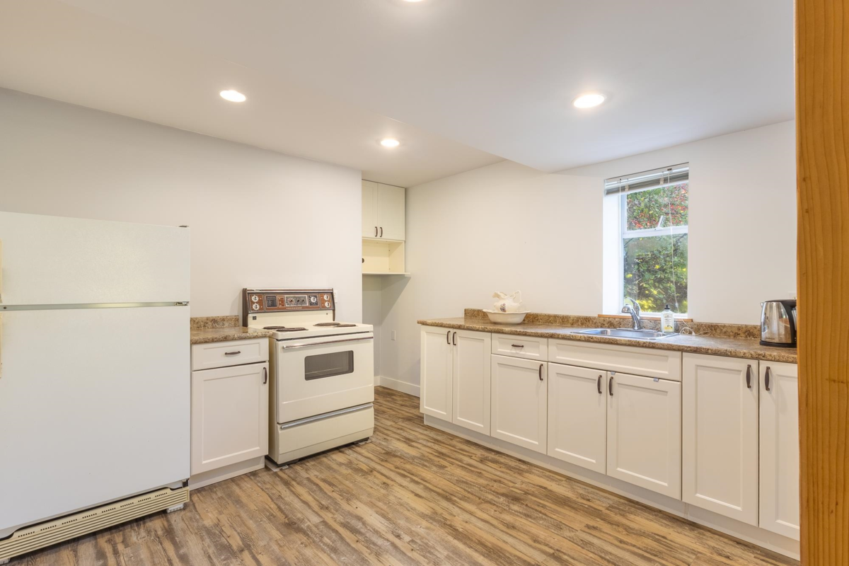 Guest Bathroom Photo of 5309 Cedarview Place, Sechelt, BC