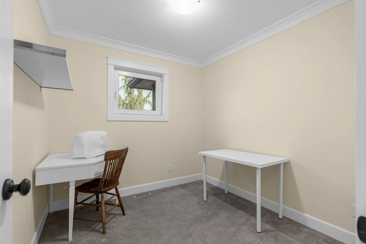 Staircase Photo of 5095 44b Avenue, Delta, BC