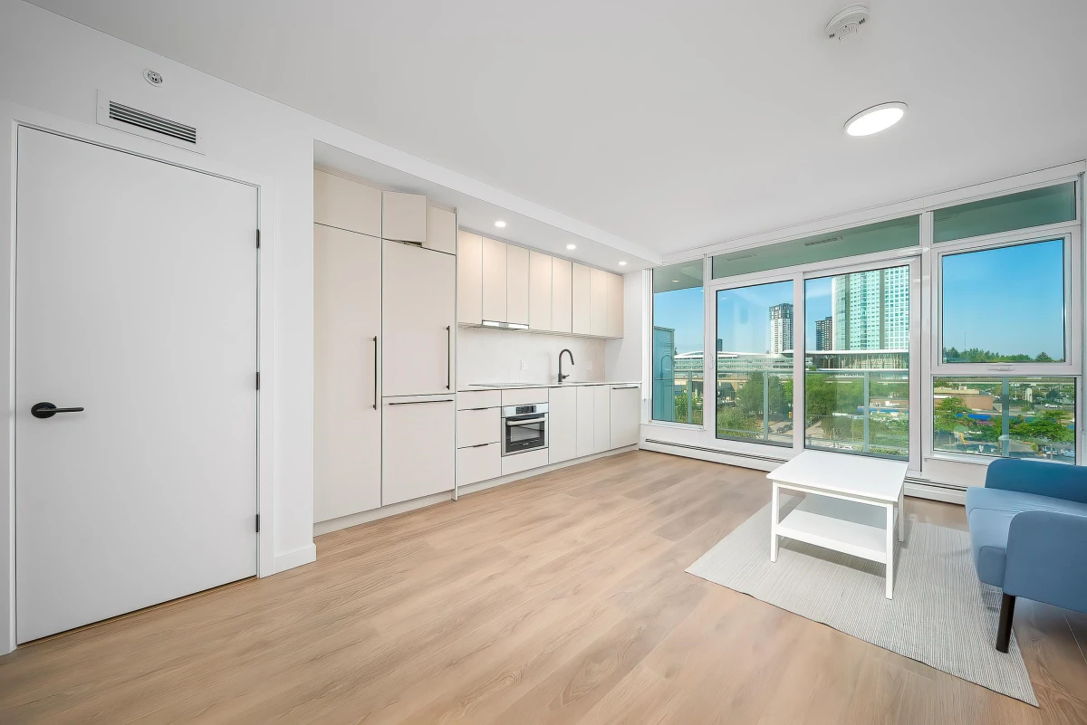 Kitchen Photo of 609 13685 102 Avenue, Surrey, BC