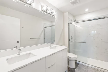 Primary Bathroom Photo of 312 9450 Robson Street, Chilliwack, BC