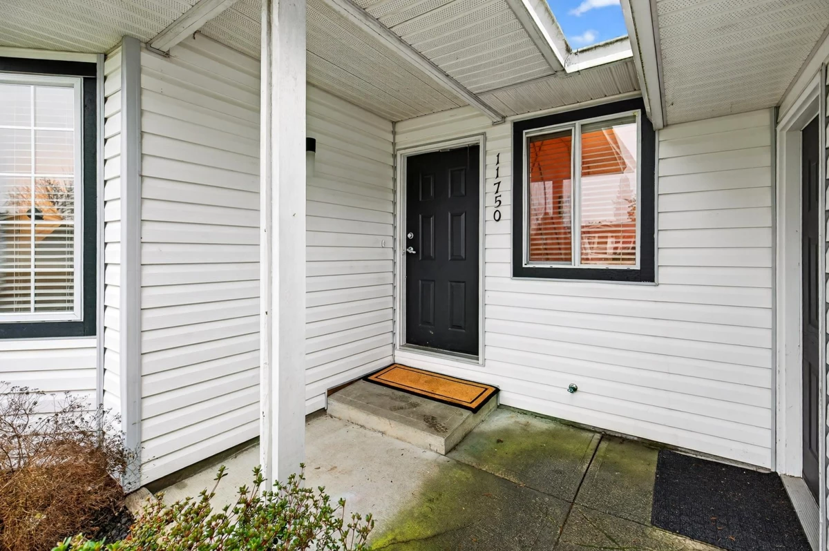 Family Room Photo of 11750 Glenhurst Street, Maple Ridge, BC