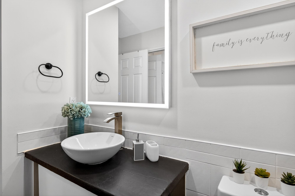 Powder Room Photo of 11750 Glenhurst Street, Maple Ridge, BC