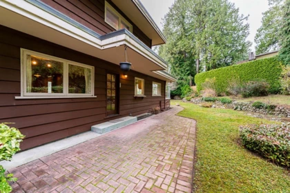 Entry Foyer Photo of 2847 Mathers Avenue, West Vancouver, BC