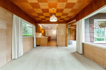 Kitchen Island Photo of 2847 Mathers Avenue, West Vancouver, BC