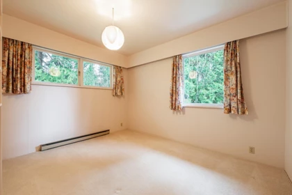 Powder Room Photo of 2847 Mathers Avenue, West Vancouver, BC