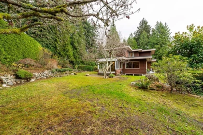 Staircase Photo of 2847 Mathers Avenue, West Vancouver, BC