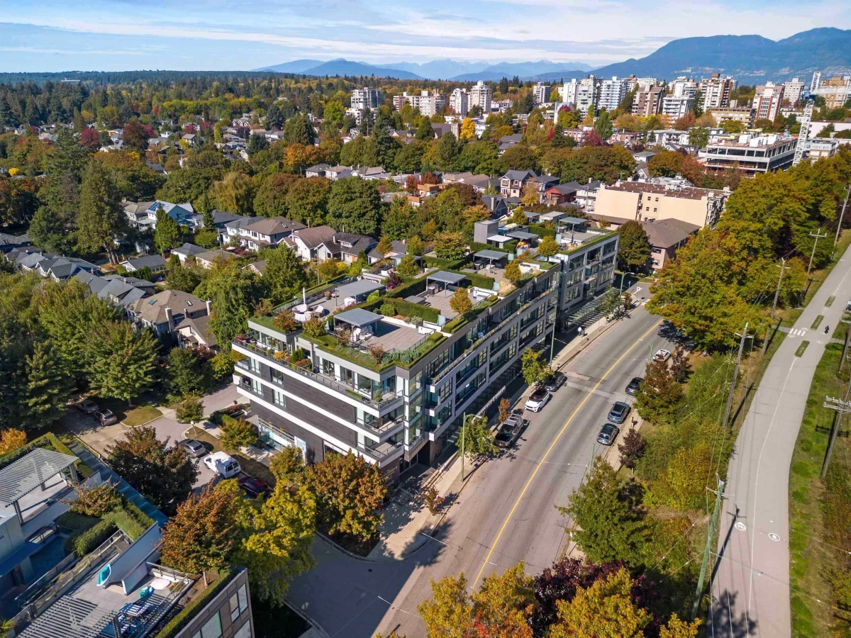 Hot Tub / Spa Photo of 310 6333 W Boulevard, Vancouver, BC