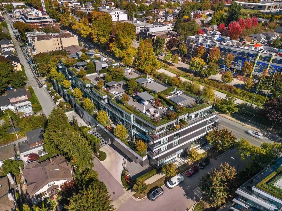 Swimming Pool Photo of 310 6333 W Boulevard, Vancouver, BC