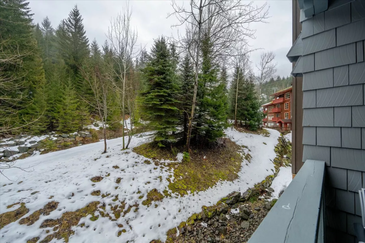 Kitchen Island Photo of 326D 2036 London Lane, Whistler, BC